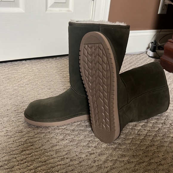 Ugg Boots Olive Green - Picture 5 of 5